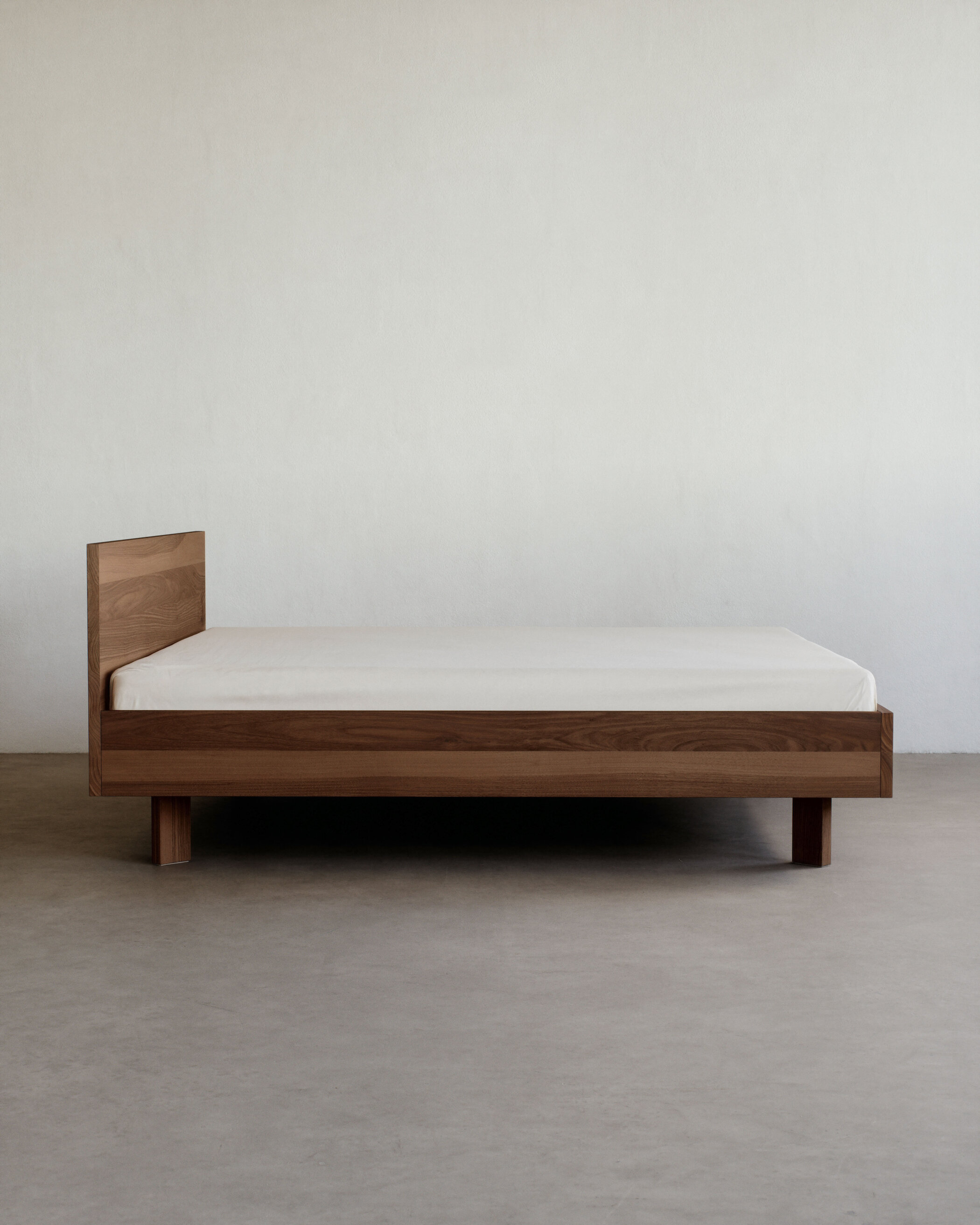 Glein - Bett - Nuss geölt