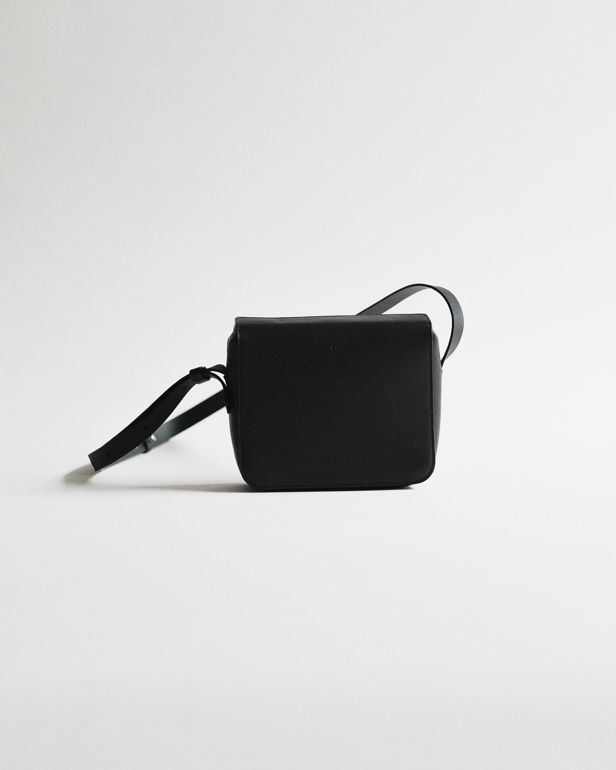 Glein - Vacchetta Box Bag S - nero