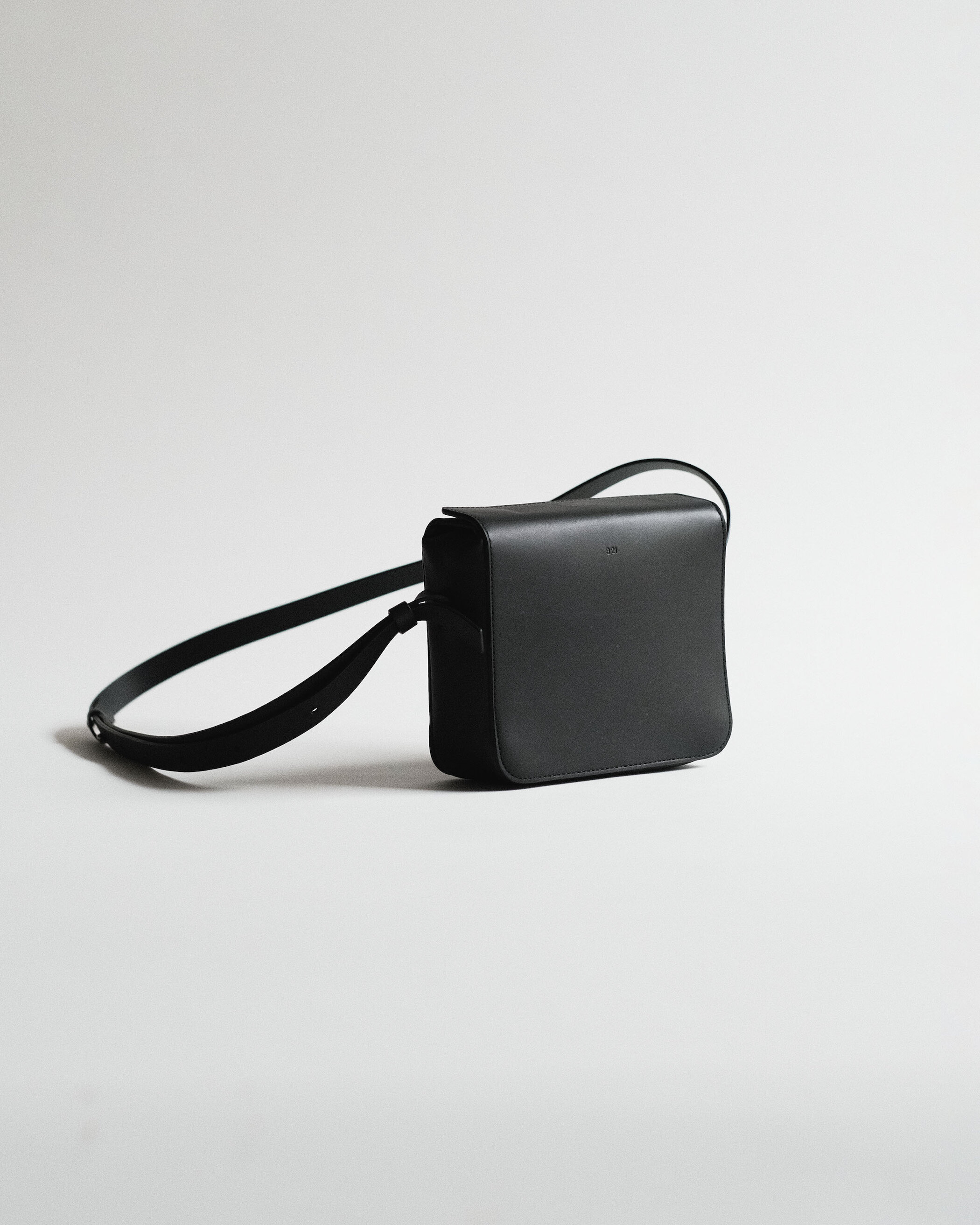 Glein - Vacchetta Box Bag S - nero